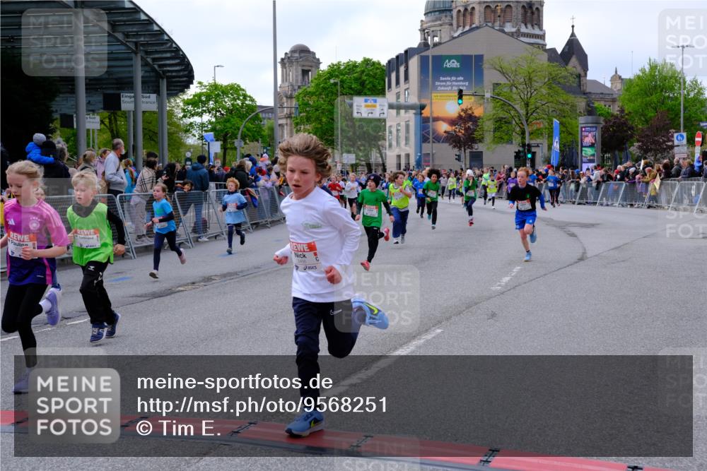 25.04.2026 - Das Zehntel Tim E. http://msf.ph/oto/9568251 25.04.2026 08:52:47 Ziel 1021, 1117, 1135, 1145, 1148, 1387, 1698, 1712, 1737, 1738, 2163, 2395, 2409, 2418, 2450, 2525, 2679, 2794, 2987, 3025, 3037, 3203, 3301, 3419, 3424, 3468, 3519, 3624, 3625, 3762, 3822, 4032, 4049 meine-sportfotos.de