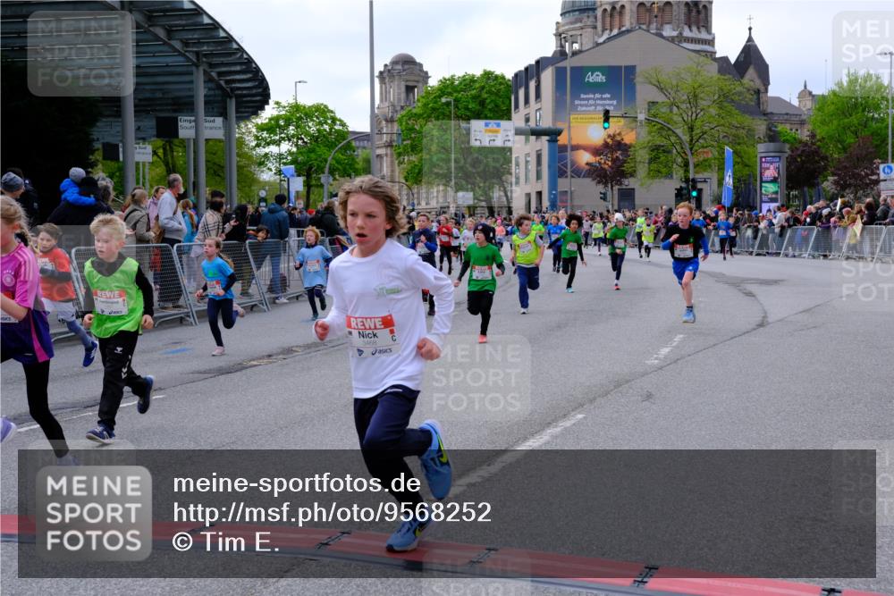 25.04.2026 - Das Zehntel Tim E. http://msf.ph/oto/9568252 25.04.2026 08:52:47 Ziel 1021, 1117, 1135, 1145, 1148, 1387, 1698, 1712, 1737, 1738, 2163, 2395, 2409, 2418, 2450, 2525, 2679, 2794, 2987, 3025, 3037, 3203, 3301, 3419, 3424, 3468, 3519, 3624, 3625, 3762, 3822, 4032, 4049 meine-sportfotos.de