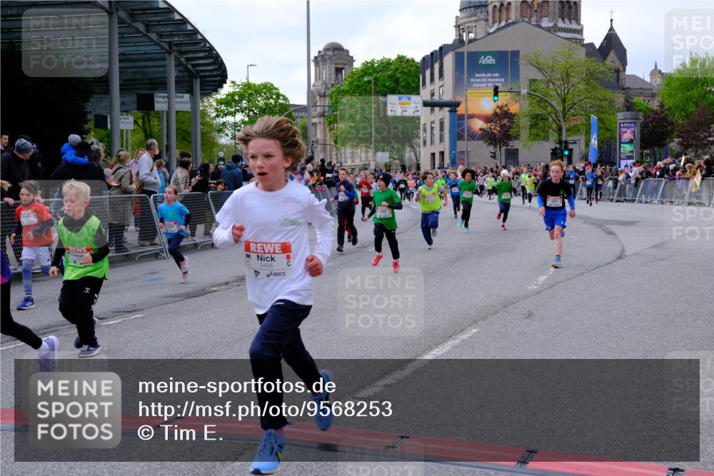25.04.2026 - Das Zehntel Tim E. http://msf.ph/oto/9568253 25.04.2026 08:52:47 Ziel 1021, 1117, 1135, 1145, 1148, 1387, 1698, 1712, 1737, 1738, 2163, 2395, 2409, 2418, 2450, 2525, 2679, 2794, 2987, 3025, 3037, 3203, 3301, 3419, 3424, 3468, 3519, 3624, 3625, 3762, 3822, 4032, 4049 meine-sportfotos.de