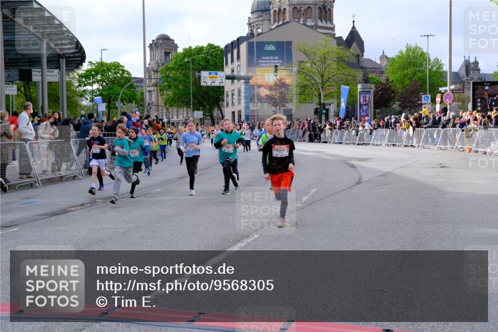 25.04.2026 - Das Zehntel Tim E. http://msf.ph/oto/9568305 25.04.2026 08:53:03 Ziel 1103, 1133, 1174, 1183, 1190, 1210, 1213, 1240, 1328, 1429, 1515, 1771, 1859, 2046, 2057, 2166, 2278, 2282, 2284, 2303, 2452, 2466, 2741, 2787, 3042, 3121, 3168, 3300, 3317, 3395, 3430, 3432, 3644, 3651, 3652, 3653, 3996 meine-sportfotos.de