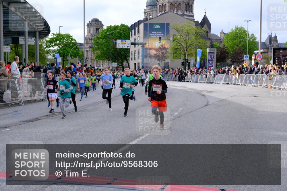 25.04.2026 - Das Zehntel Tim E. http://msf.ph/oto/9568306 25.04.2026 08:53:03 Ziel 1103, 1133, 1174, 1183, 1190, 1210, 1213, 1240, 1328, 1429, 1515, 1771, 1859, 2046, 2057, 2166, 2278, 2282, 2284, 2303, 2452, 2466, 2741, 2787, 3042, 3121, 3168, 3300, 3317, 3395, 3430, 3432, 3644, 3651, 3652, 3653, 3996 meine-sportfotos.de