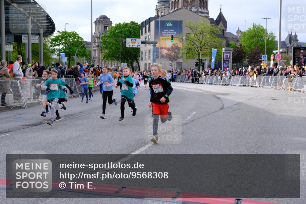 25.04.2026 - Das Zehntel Tim E. http://msf.ph/oto/9568308 25.04.2026 08:53:03 Ziel 1103, 1133, 1174, 1183, 1190, 1210, 1213, 1240, 1328, 1429, 1515, 1771, 1859, 2046, 2057, 2166, 2278, 2282, 2284, 2303, 2452, 2466, 2741, 2787, 3042, 3121, 3168, 3300, 3317, 3395, 3430, 3432, 3644, 3651, 3652, 3653, 3996 meine-sportfotos.de