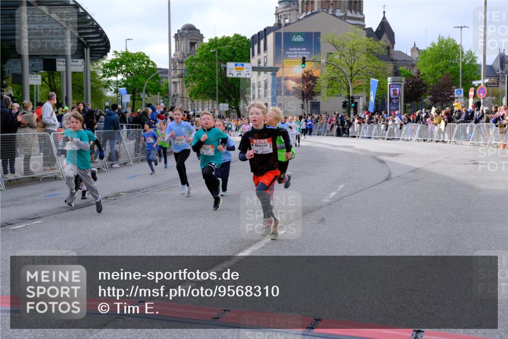 25.04.2026 - Das Zehntel Tim E. http://msf.ph/oto/9568310 25.04.2026 08:53:03 Ziel 1103, 1133, 1174, 1183, 1190, 1210, 1213, 1240, 1328, 1429, 1515, 1771, 1859, 2046, 2057, 2166, 2278, 2282, 2284, 2303, 2452, 2466, 2741, 2787, 3042, 3121, 3168, 3300, 3317, 3395, 3430, 3432, 3644, 3651, 3652, 3653, 3996 meine-sportfotos.de