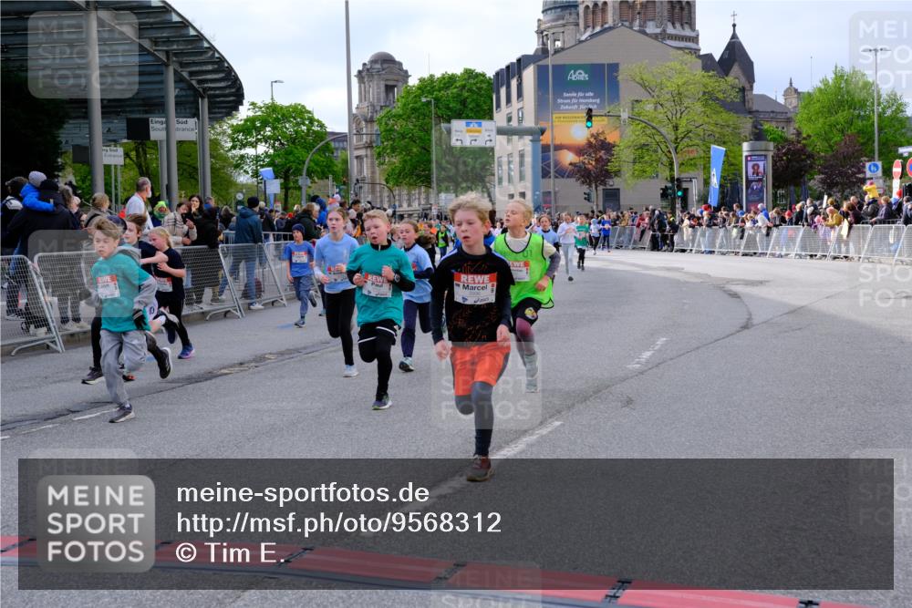 25.04.2026 - Das Zehntel Tim E. http://msf.ph/oto/9568312 25.04.2026 08:53:04 Ziel 1041, 1133, 1174, 1183, 1190, 1210, 1213, 1240, 1328, 1429, 1515, 1771, 1859, 2046, 2057, 2166, 2278, 2282, 2284, 2303, 2452, 2466, 2741, 2787, 3042, 3121, 3168, 3300, 3395, 3430, 3432, 3644, 3651, 3652, 3653, 3996 meine-sportfotos.de