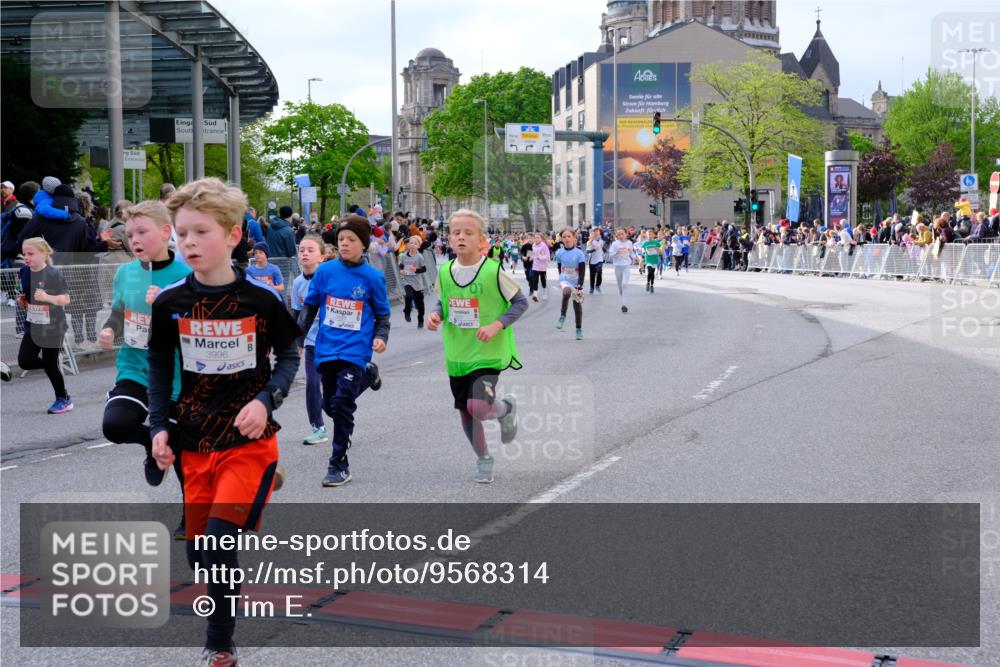 25.04.2026 - Das Zehntel Tim E. http://msf.ph/oto/9568314 25.04.2026 08:53:04 Ziel 1041, 1133, 1174, 1183, 1190, 1210, 1213, 1240, 1328, 1429, 1515, 1771, 1859, 2046, 2057, 2166, 2278, 2282, 2284, 2303, 2452, 2466, 2741, 2787, 3042, 3121, 3168, 3300, 3395, 3430, 3432, 3644, 3651, 3652, 3653, 3996 meine-sportfotos.de