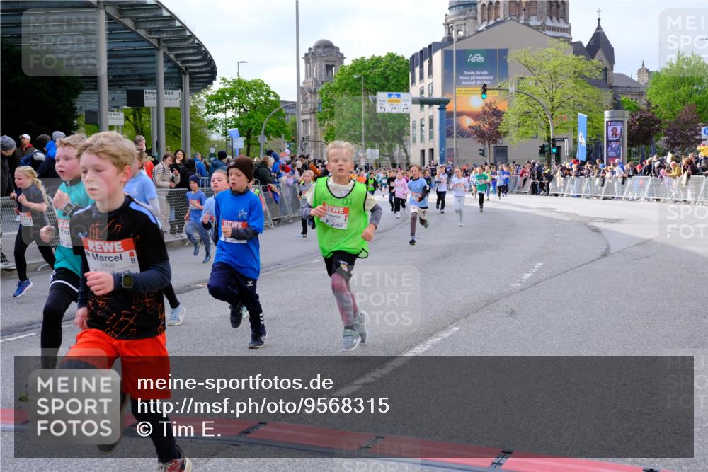 25.04.2026 - Das Zehntel Tim E. http://msf.ph/oto/9568315 25.04.2026 08:53:04 Ziel 1041, 1133, 1174, 1183, 1190, 1210, 1213, 1240, 1328, 1429, 1515, 1771, 1859, 2046, 2057, 2166, 2278, 2282, 2284, 2303, 2452, 2466, 2741, 2787, 3042, 3121, 3168, 3300, 3395, 3430, 3432, 3644, 3651, 3652, 3653, 3996 meine-sportfotos.de