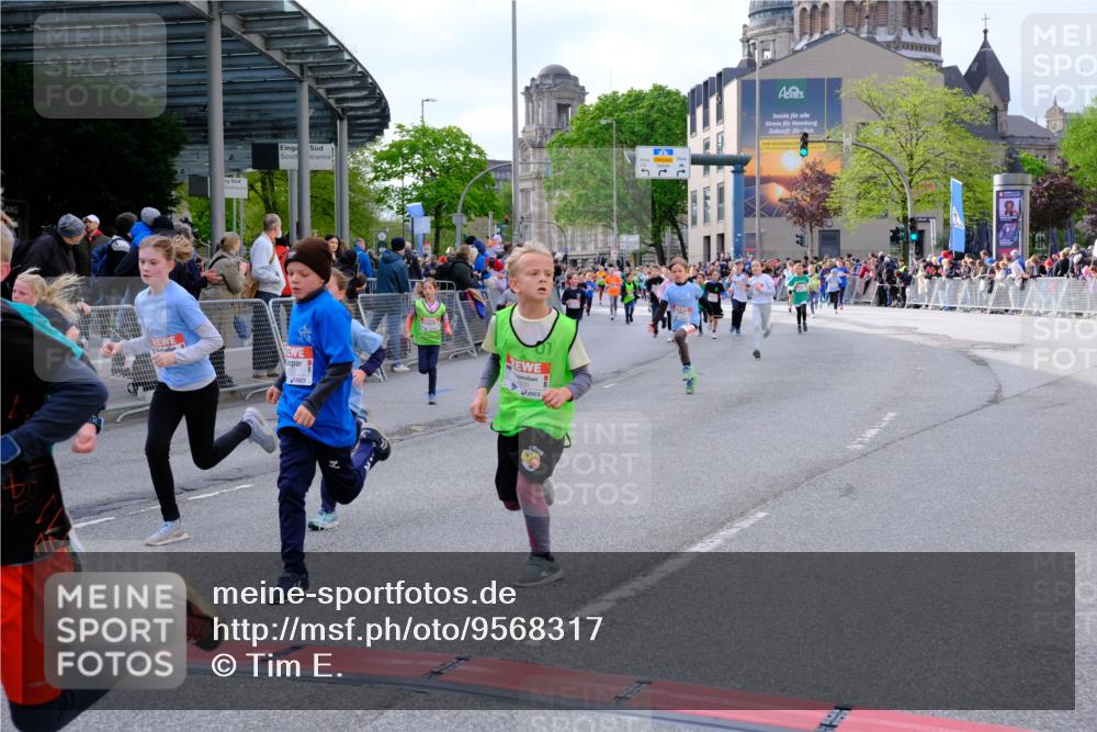 25.04.2026 - Das Zehntel Tim E. http://msf.ph/oto/9568317 25.04.2026 08:53:05 Ziel 1041, 1174, 1183, 1190, 1210, 1213, 1240, 1328, 1429, 1515, 1771, 1859, 2166, 2278, 2282, 2284, 2303, 2452, 2466, 2741, 2787, 3042, 3121, 3168, 3300, 3430, 3432, 3644, 3651, 3652, 3653, 3996 meine-sportfotos.de