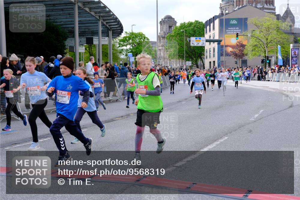 25.04.2026 - Das Zehntel Tim E. http://msf.ph/oto/9568319 25.04.2026 08:53:05 Ziel 1041, 1174, 1183, 1190, 1210, 1213, 1240, 1328, 1429, 1515, 1771, 1859, 2166, 2278, 2282, 2284, 2303, 2452, 2466, 2741, 2787, 3042, 3121, 3168, 3300, 3430, 3432, 3644, 3651, 3652, 3653, 3996 meine-sportfotos.de