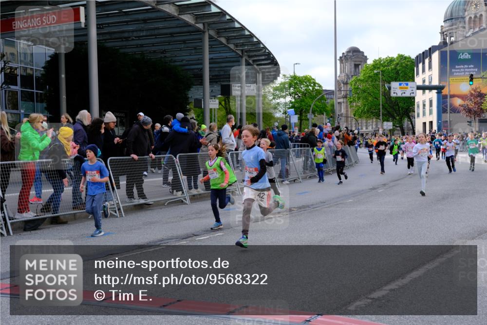 25.04.2026 - Das Zehntel Tim E. http://msf.ph/oto/9568322 25.04.2026 08:53:06 Ziel 1041, 1174, 1210, 1213, 1240, 1247, 1328, 1429, 1515, 1711, 1859, 2166, 2278, 2282, 2284, 2303, 2452, 2466, 2741, 2787, 3121, 3168, 3300, 3430, 3432, 3644, 3651, 3652, 3653, 3996 meine-sportfotos.de