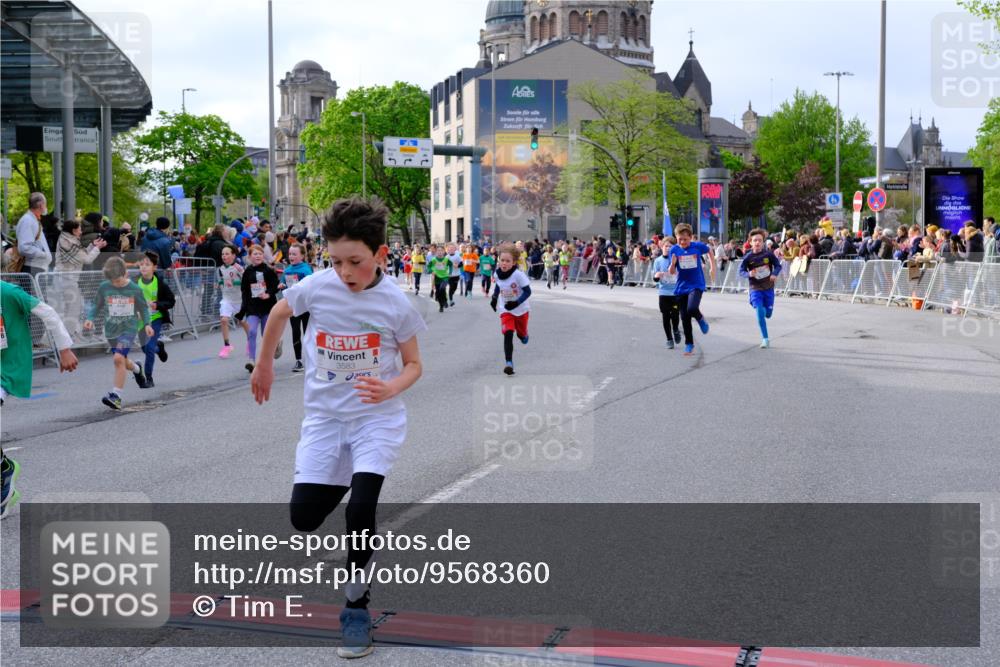 25.04.2026 - Das Zehntel Tim E. http://msf.ph/oto/9568360 25.04.2026 08:53:14 Ziel 1041, 1174, 1187, 1195, 1202, 1207, 1240, 1247, 1265, 1315, 1320, 1420, 1429, 1516, 1695, 1708, 1711, 1817, 2120, 2221, 2279, 2303, 2322, 2332, 2335, 2461, 2865, 2868, 3231, 3253, 3416, 3583, 3618 meine-sportfotos.de