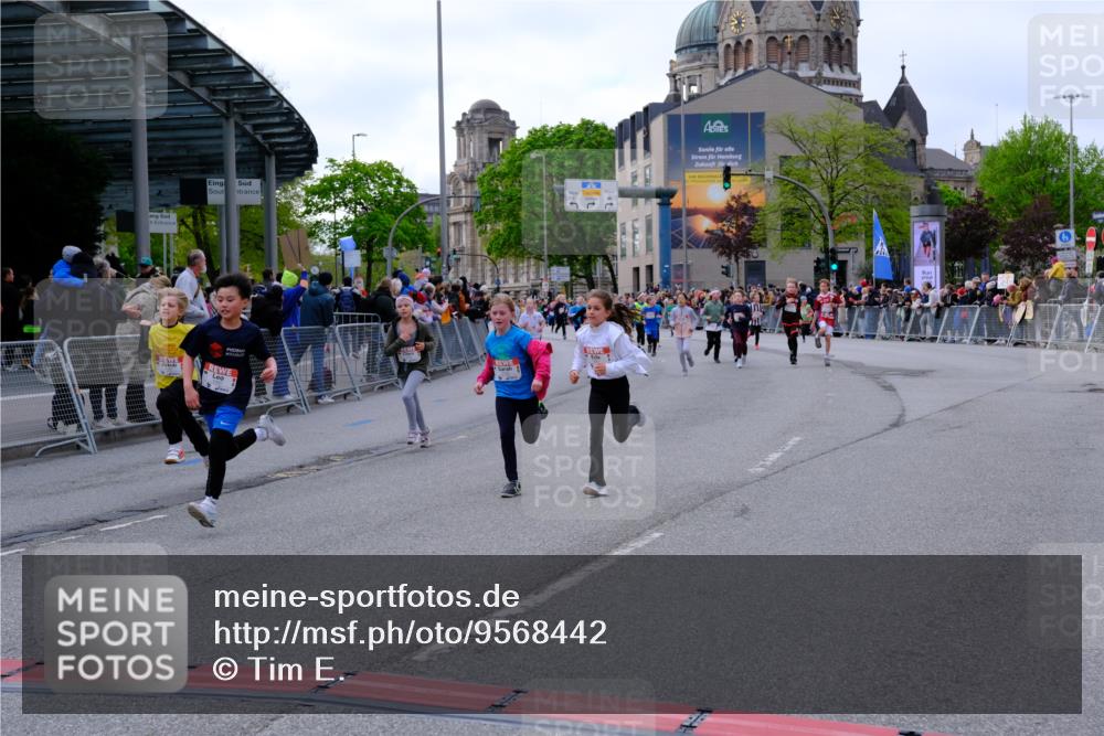 25.04.2026 - Das Zehntel Tim E. http://msf.ph/oto/9568442 25.04.2026 08:53:34 Ziel 1049, 1053, 1248, 1260, 1700, 1728, 1881, 2051, 2055, 2064, 2067, 2156, 2277, 2316, 2768, 2824, 3243, 3562, 3988 meine-sportfotos.de