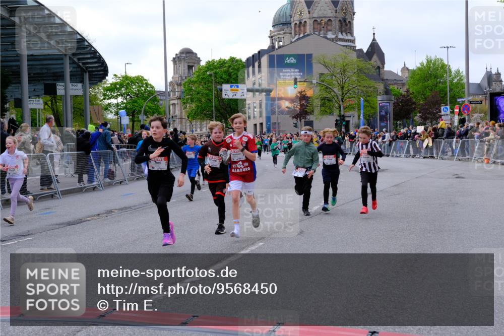 25.04.2026 - Das Zehntel Tim E. http://msf.ph/oto/9568450 25.04.2026 08:53:40 Ziel 1049, 1053, 1323, 1766, 1768, 1773, 1881, 2004, 2011, 2017, 2019, 2025, 2156, 2768, 2912, 3183, 3243, 3562, 3578, 3677, 3834, 3836, 3845, 3852 meine-sportfotos.de