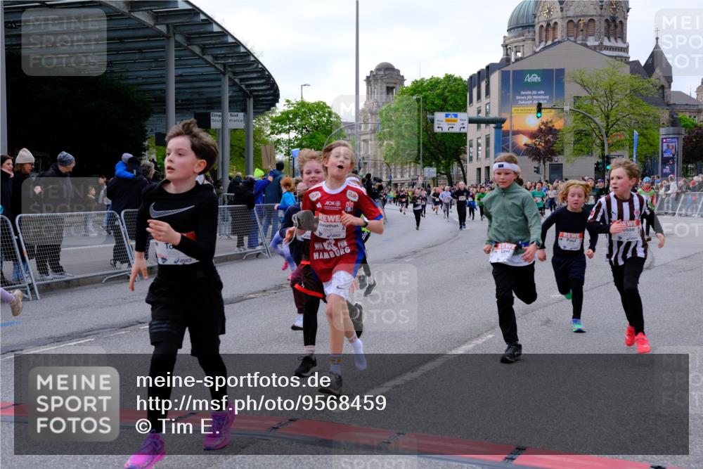 25.04.2026 - Das Zehntel Tim E. http://msf.ph/oto/9568459 25.04.2026 08:53:41 Ziel 1049, 1323, 1766, 1768, 1773, 1881, 2004, 2011, 2017, 2019, 2025, 2156, 2411, 2768, 2912, 3183, 3243, 3562, 3578, 3677, 3834, 3836, 3845, 3852 meine-sportfotos.de