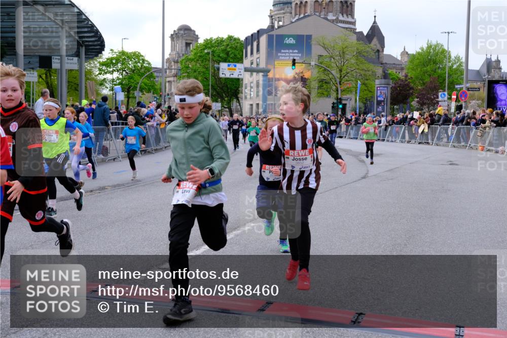 25.04.2026 - Das Zehntel Tim E. http://msf.ph/oto/9568460 25.04.2026 08:53:42 Ziel 1049, 1323, 1766, 1768, 1773, 1881, 2004, 2011, 2017, 2019, 2025, 2156, 2404, 2411, 2768, 2912, 3183, 3312, 3562, 3578, 3677, 3834, 3836, 3845, 3852 meine-sportfotos.de
