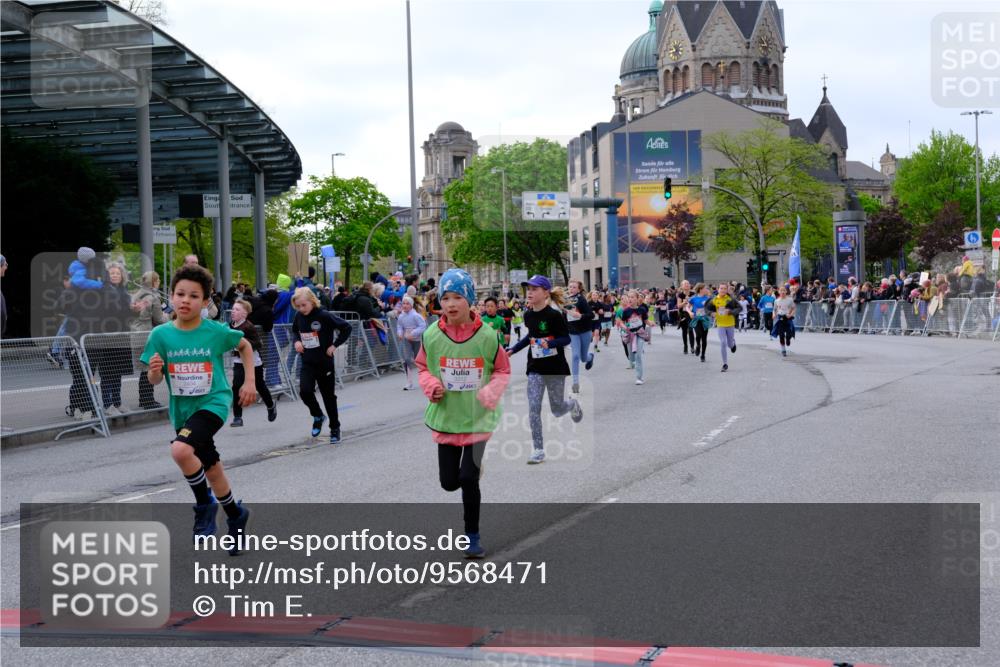 25.04.2026 - Das Zehntel Tim E. http://msf.ph/oto/9568471 25.04.2026 08:53:47 Ziel 1323, 1693, 1707, 1766, 1768, 1773, 2004, 2011, 2016, 2017, 2019, 2025, 2031, 2404, 2411, 2481, 2912, 2954, 3183, 3312, 3413, 3426, 3433, 3578, 3629, 3632, 3634, 3677, 3834, 3836, 3845, 3852 meine-sportfotos.de