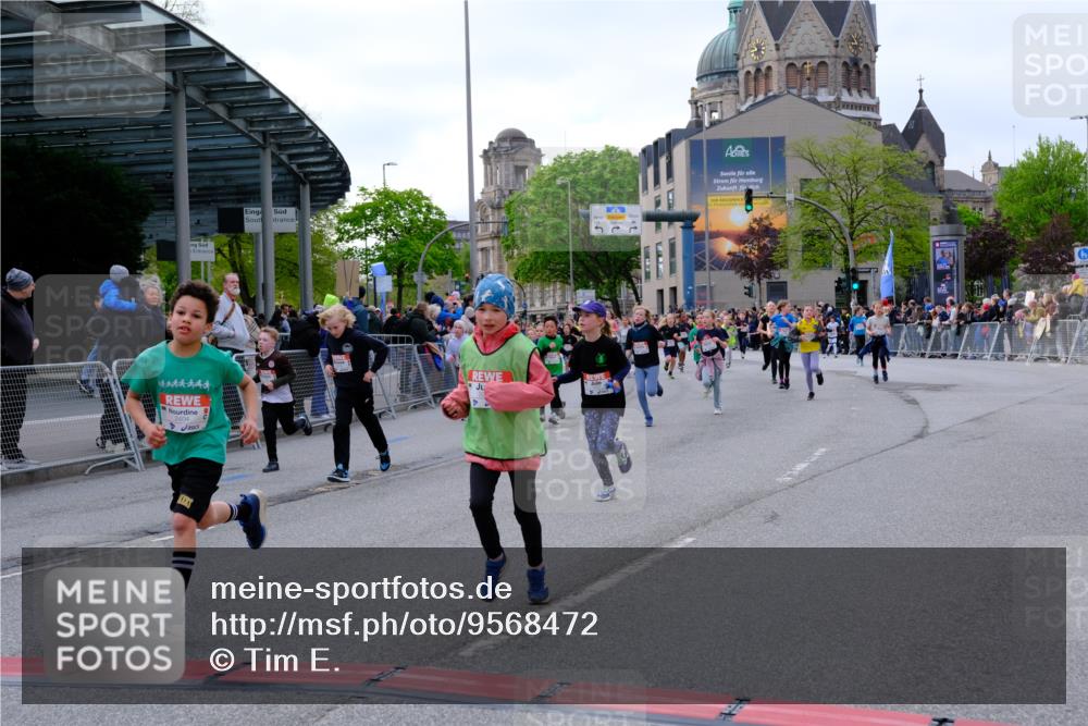 25.04.2026 - Das Zehntel Tim E. http://msf.ph/oto/9568472 25.04.2026 08:53:47 Ziel 1323, 1693, 1707, 1766, 1768, 1773, 2004, 2011, 2016, 2017, 2019, 2025, 2031, 2404, 2411, 2481, 2912, 2954, 3183, 3312, 3413, 3426, 3433, 3578, 3629, 3632, 3634, 3677, 3834, 3836, 3845, 3852 meine-sportfotos.de
