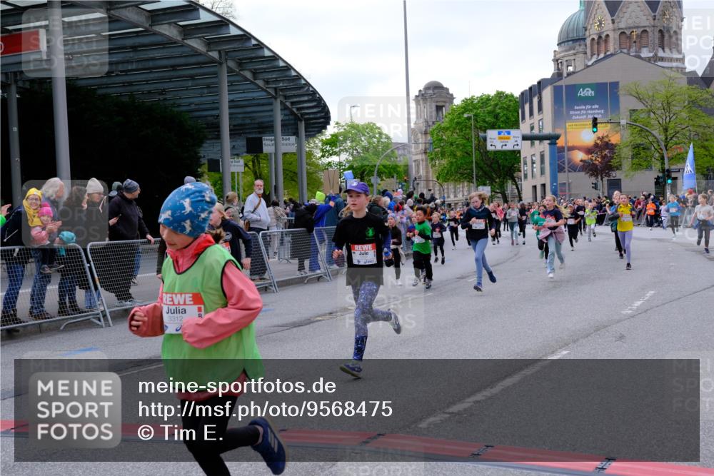 25.04.2026 - Das Zehntel Tim E. http://msf.ph/oto/9568475 25.04.2026 08:53:48 Ziel 1323, 1693, 1707, 1766, 1768, 1773, 2004, 2011, 2016, 2017, 2019, 2025, 2031, 2404, 2411, 2481, 2912, 2954, 3015, 3183, 3312, 3413, 3426, 3433, 3578, 3629, 3632, 3634, 3834, 3845, 3852 meine-sportfotos.de