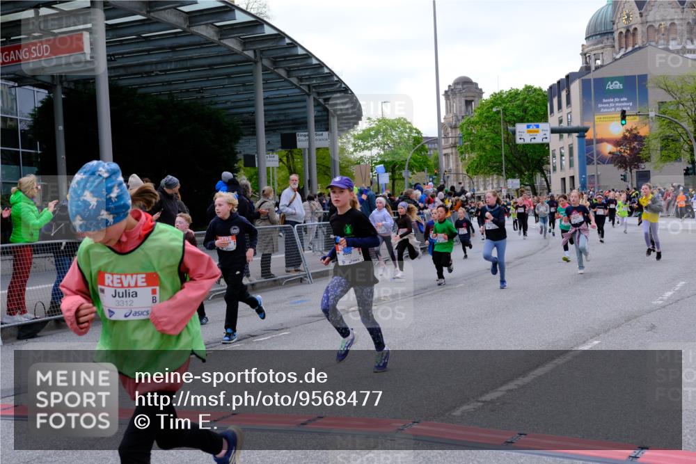 25.04.2026 - Das Zehntel Tim E. http://msf.ph/oto/9568477 25.04.2026 08:53:48 Ziel 1323, 1693, 1707, 1766, 1768, 1773, 2004, 2011, 2016, 2017, 2019, 2025, 2031, 2404, 2411, 2481, 2912, 2954, 3015, 3183, 3312, 3413, 3426, 3433, 3578, 3629, 3632, 3634, 3834, 3845, 3852 meine-sportfotos.de