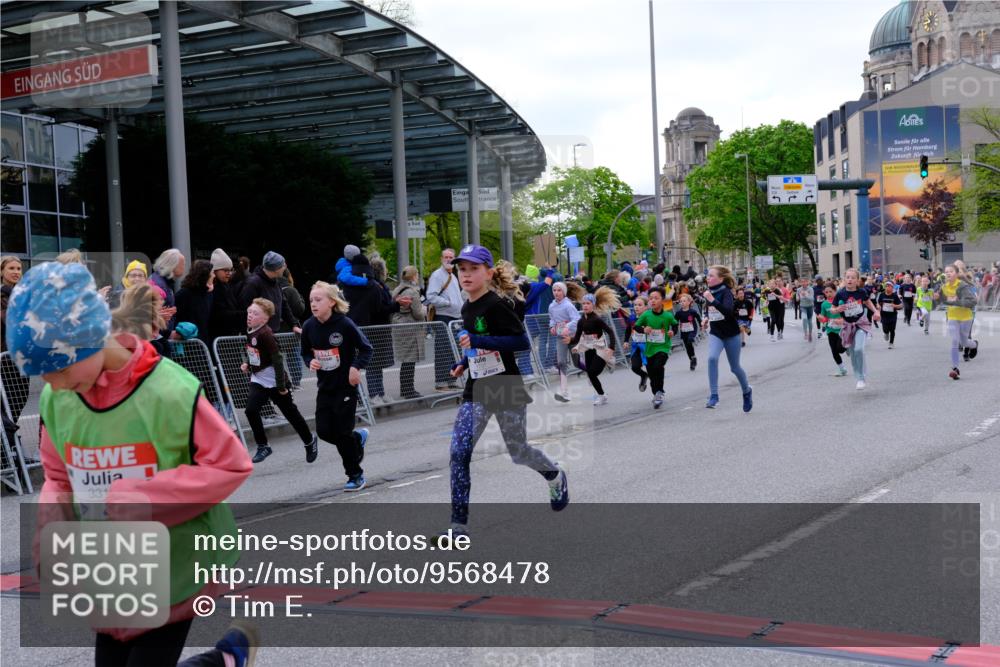 25.04.2026 - Das Zehntel Tim E. http://msf.ph/oto/9568478 25.04.2026 08:53:48 Ziel 1323, 1693, 1707, 1766, 1768, 1773, 2004, 2011, 2016, 2017, 2019, 2025, 2031, 2404, 2411, 2481, 2912, 2954, 3015, 3183, 3312, 3413, 3426, 3433, 3578, 3629, 3632, 3634, 3834, 3845, 3852 meine-sportfotos.de