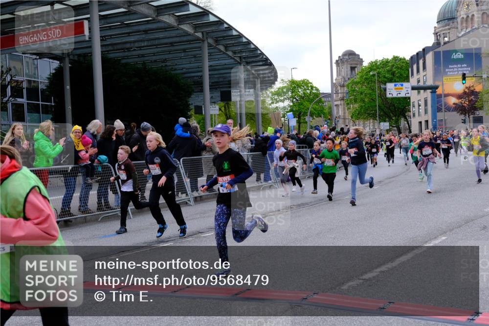 25.04.2026 - Das Zehntel Tim E. http://msf.ph/oto/9568479 25.04.2026 08:53:48 Ziel 1323, 1693, 1707, 1766, 1768, 1773, 2004, 2011, 2016, 2017, 2019, 2025, 2031, 2404, 2411, 2481, 2912, 2954, 3015, 3183, 3312, 3413, 3426, 3433, 3578, 3629, 3632, 3634, 3834, 3845, 3852 meine-sportfotos.de