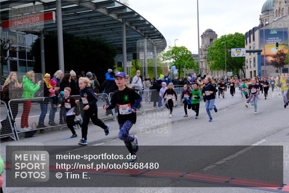 25.04.2026 - Das Zehntel Tim E. http://msf.ph/oto/9568480 25.04.2026 08:53:48 Ziel 1323, 1693, 1707, 1766, 1768, 1773, 2004, 2011, 2016, 2017, 2019, 2025, 2031, 2404, 2411, 2481, 2912, 2954, 3015, 3183, 3312, 3413, 3426, 3433, 3578, 3629, 3632, 3634, 3834, 3845, 3852 meine-sportfotos.de