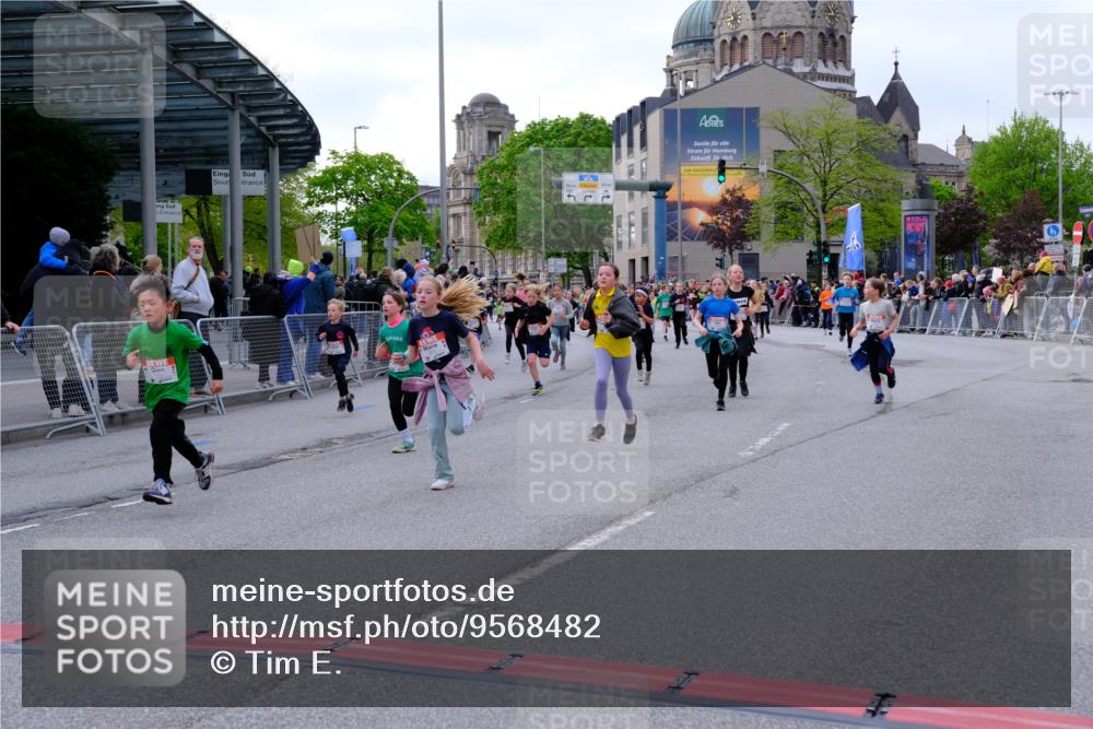 25.04.2026 - Das Zehntel Tim E. http://msf.ph/oto/9568482 25.04.2026 08:53:50 Ziel 1323, 1693, 1707, 1766, 1768, 1773, 1783, 1784, 1790, 1796, 2016, 2031, 2208, 2404, 2411, 2481, 2912, 2954, 3015, 3119, 3183, 3192, 3312, 3413, 3426, 3433, 3629, 3632, 3634, 3667, 3669, 3676 meine-sportfotos.de