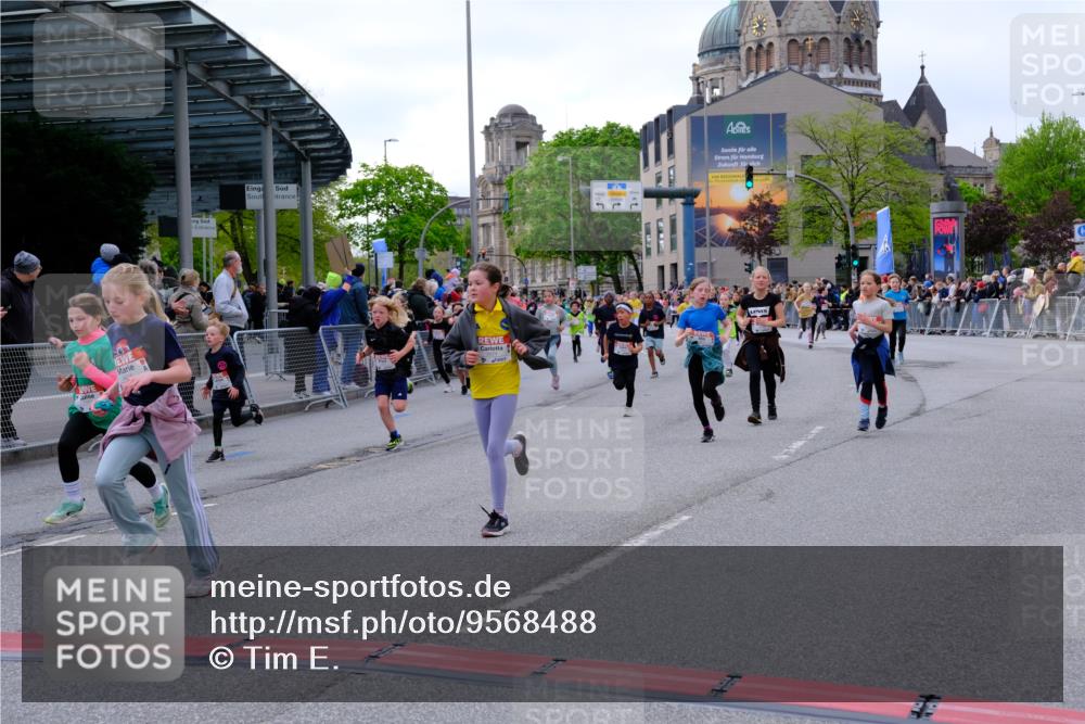 25.04.2026 - Das Zehntel Tim E. http://msf.ph/oto/9568488 25.04.2026 08:53:51 Ziel 1323, 1693, 1707, 1766, 1768, 1773, 1783, 1784, 1790, 1796, 2016, 2031, 2208, 2404, 2411, 2481, 2944, 2954, 3015, 3119, 3192, 3312, 3392, 3413, 3426, 3433, 3629, 3632, 3634, 3667, 3669, 3676 meine-sportfotos.de