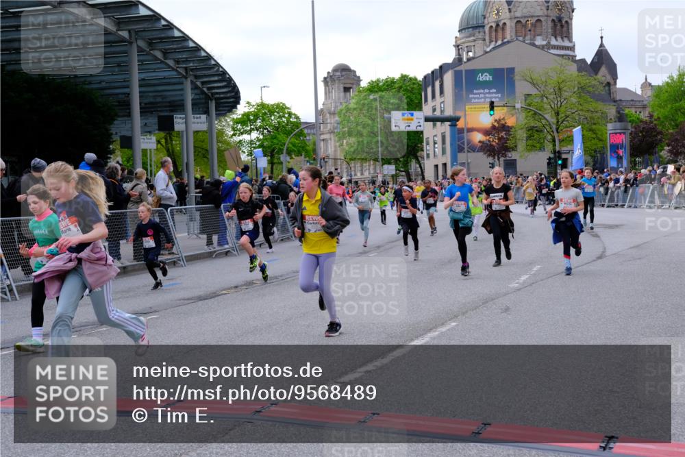 25.04.2026 - Das Zehntel Tim E. http://msf.ph/oto/9568489 25.04.2026 08:53:51 Ziel 1323, 1693, 1707, 1766, 1768, 1773, 1783, 1784, 1790, 1796, 2016, 2031, 2208, 2404, 2411, 2481, 2944, 2954, 3015, 3119, 3192, 3312, 3392, 3413, 3426, 3433, 3629, 3632, 3634, 3667, 3669, 3676 meine-sportfotos.de