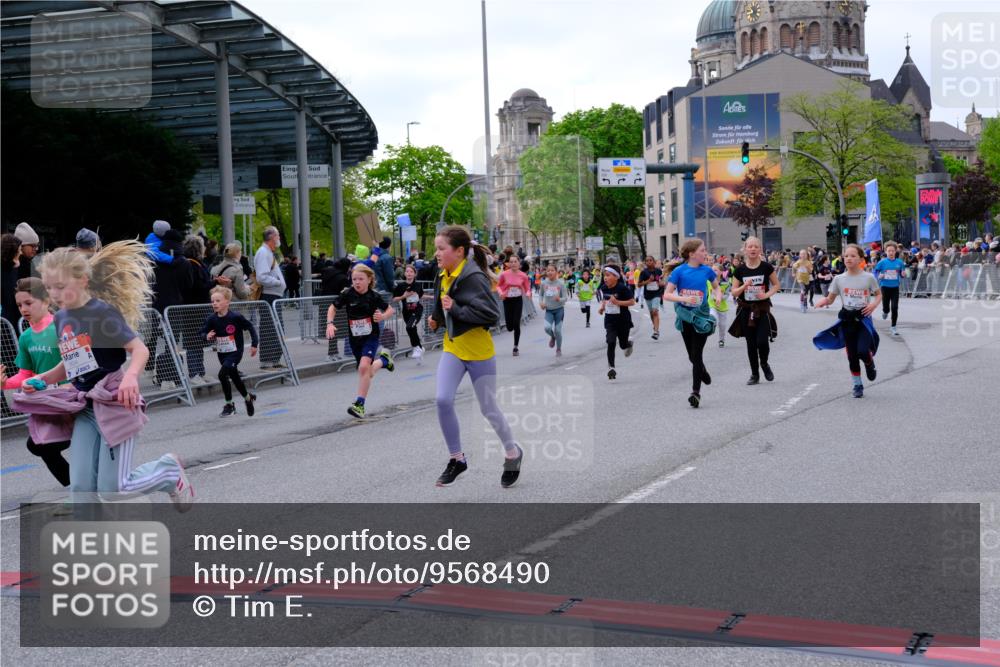 25.04.2026 - Das Zehntel Tim E. http://msf.ph/oto/9568490 25.04.2026 08:53:51 Ziel 1323, 1693, 1707, 1766, 1768, 1773, 1783, 1784, 1790, 1796, 2016, 2031, 2208, 2404, 2411, 2481, 2944, 2954, 3015, 3119, 3192, 3312, 3392, 3413, 3426, 3433, 3629, 3632, 3634, 3667, 3669, 3676 meine-sportfotos.de
