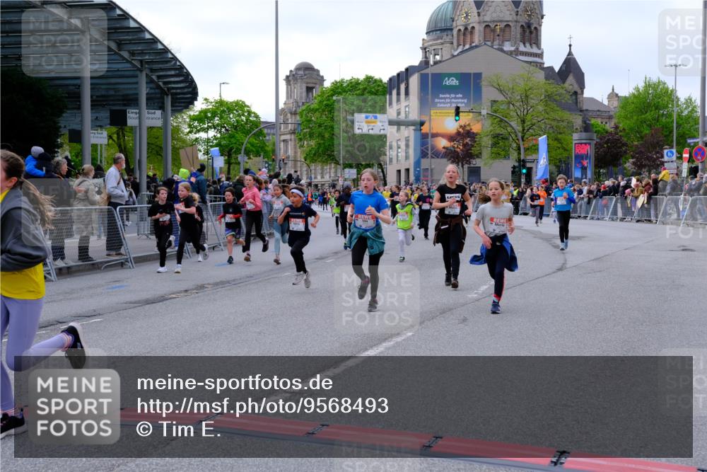 25.04.2026 - Das Zehntel Tim E. http://msf.ph/oto/9568493 25.04.2026 08:53:52 Ziel 1323, 1693, 1707, 1783, 1784, 1790, 1796, 2016, 2031, 2208, 2404, 2411, 2481, 2944, 2954, 3015, 3039, 3046, 3109, 3119, 3192, 3312, 3392, 3413, 3426, 3433, 3629, 3632, 3634, 3667, 3669, 3676 meine-sportfotos.de