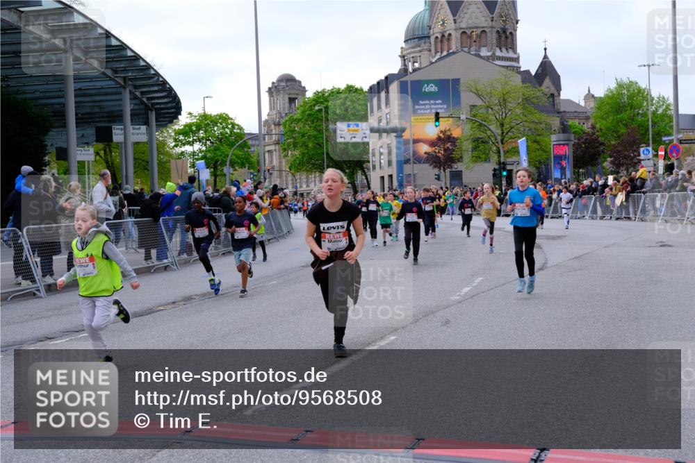 25.04.2026 - Das Zehntel Tim E. http://msf.ph/oto/9568508 25.04.2026 08:53:54 Ziel 1693, 1707, 1783, 1784, 1790, 1796, 1842, 2016, 2031, 2208, 2404, 2481, 2944, 2954, 3015, 3039, 3046, 3082, 3109, 3119, 3192, 3312, 3392, 3413, 3426, 3433, 3629, 3632, 3634, 3667, 3669, 3676, 3719 meine-sportfotos.de