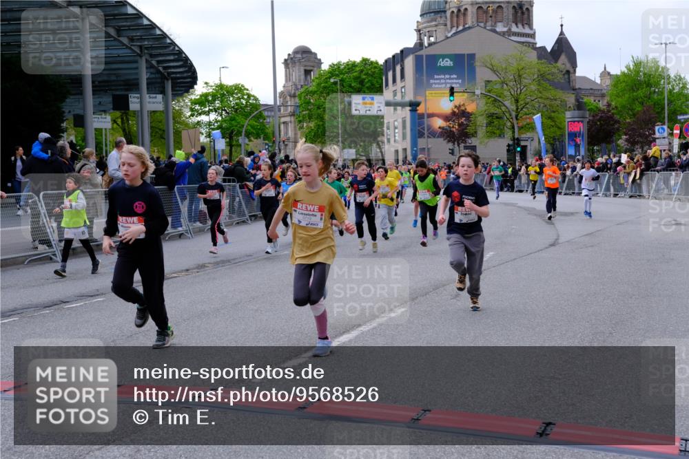 25.04.2026 - Das Zehntel Tim E. http://msf.ph/oto/9568526 25.04.2026 08:53:58 Ziel 1048, 1693, 1783, 1784, 1790, 1796, 1830, 1841, 1842, 2208, 2422, 2481, 2801, 2944, 2954, 3015, 3039, 3046, 3077, 3082, 3083, 3109, 3119, 3142, 3172, 3192, 3392, 3537, 3589, 3629, 3634, 3667, 3669, 3676, 3719, 3840, 3842 meine-sportfotos.de