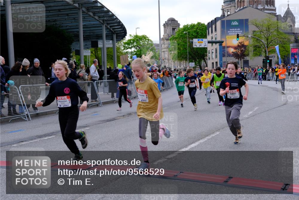 25.04.2026 - Das Zehntel Tim E. http://msf.ph/oto/9568529 25.04.2026 08:53:58 Ziel 1048, 1693, 1783, 1784, 1790, 1796, 1830, 1841, 1842, 2208, 2422, 2481, 2801, 2944, 2954, 3015, 3039, 3046, 3077, 3082, 3083, 3109, 3119, 3142, 3172, 3192, 3392, 3537, 3589, 3629, 3634, 3667, 3669, 3676, 3719, 3840, 3842 meine-sportfotos.de