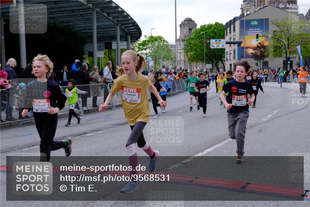 25.04.2026 - Das Zehntel Tim E. http://msf.ph/oto/9568531 25.04.2026 08:53:58 Ziel 1048, 1693, 1783, 1784, 1790, 1796, 1830, 1841, 1842, 2208, 2422, 2481, 2801, 2944, 2954, 3015, 3039, 3046, 3077, 3082, 3083, 3109, 3119, 3142, 3172, 3192, 3392, 3537, 3589, 3629, 3634, 3667, 3669, 3676, 3719, 3840, 3842 meine-sportfotos.de