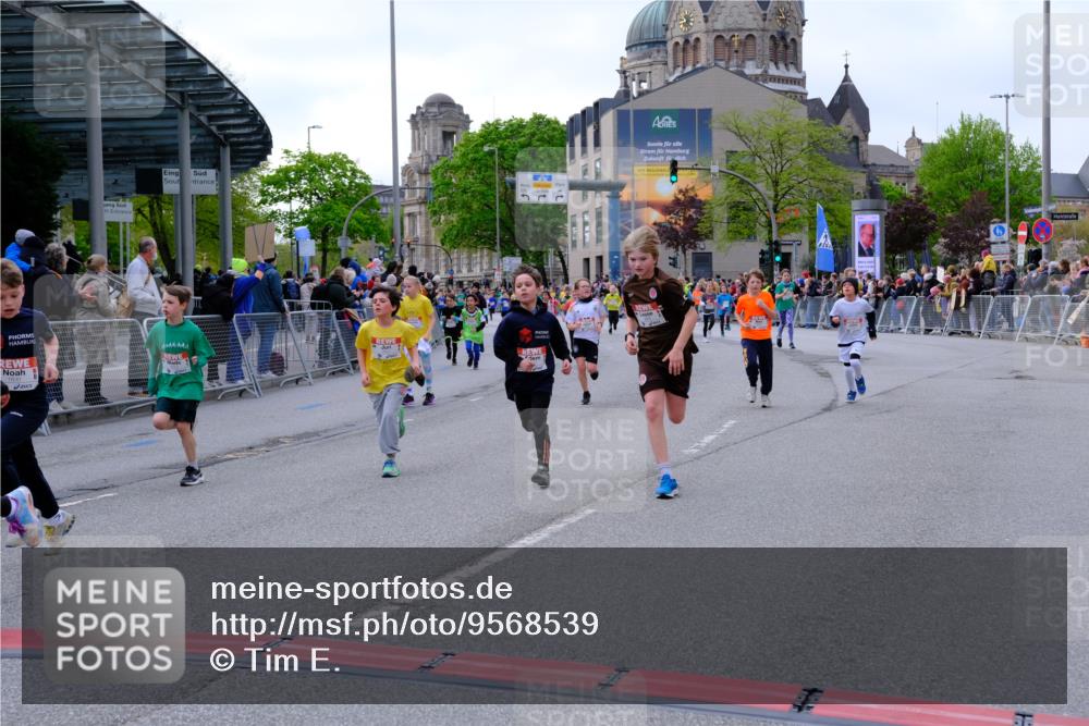 25.04.2026 - Das Zehntel Tim E. http://msf.ph/oto/9568539 25.04.2026 08:54:00 Ziel 1048, 1783, 1784, 1790, 1796, 1830, 1841, 1842, 2208, 2422, 2770, 2801, 2944, 3015, 3039, 3046, 3077, 3082, 3083, 3109, 3119, 3142, 3172, 3192, 3392, 3537, 3589, 3667, 3669, 3676, 3719, 3840, 3842 meine-sportfotos.de