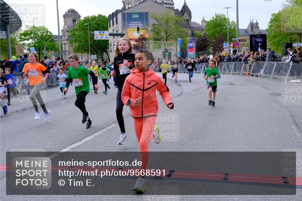 25.04.2026 - Das Zehntel Tim E. http://msf.ph/oto/9568591 25.04.2026 08:54:12 Ziel 1104, 1254, 1261, 1263, 1301, 1407, 1431, 1436, 1438, 1653, 1676, 1697, 1772, 1787, 1872, 1985, 1997, 2408, 2519, 2521, 2770, 2814, 3088, 3209, 3217, 3502, 3505, 3592, 3594, 3595, 3614, 3630, 3973, 3990, 4001, 4003 meine-sportfotos.de