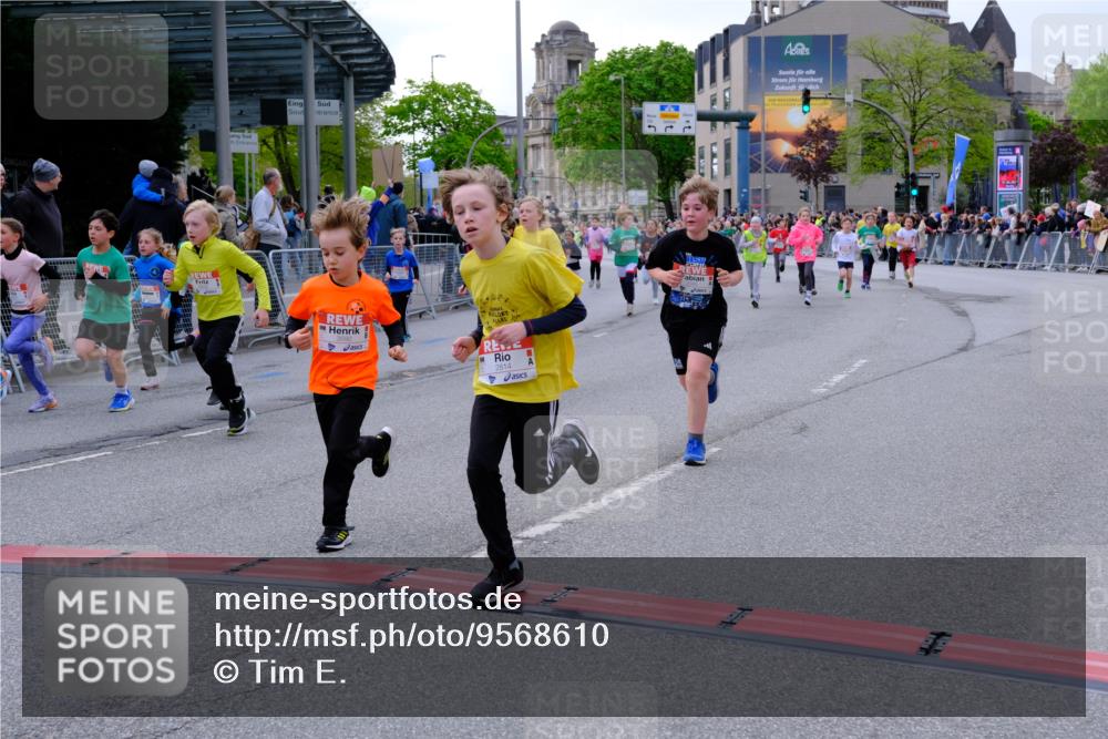 25.04.2026 - Das Zehntel Tim E. http://msf.ph/oto/9568610 25.04.2026 08:54:17 Ziel 1104, 1254, 1261, 1263, 1301, 1431, 1436, 1539, 1676, 1697, 1760, 1872, 1997, 2045, 2408, 2475, 2506, 2519, 2520, 2776, 2791, 2814, 2977, 2978, 3131, 3502, 3505, 3592, 3594, 3595, 3614, 3630, 3959, 3973, 3984, 4001 meine-sportfotos.de