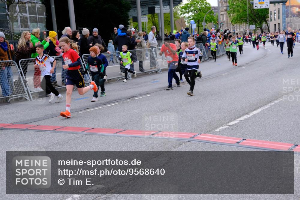 25.04.2026 - Das Zehntel Tim E. http://msf.ph/oto/9568640 25.04.2026 08:54:32 Ziel 1201, 1346, 1374, 1644, 1655, 1922, 2049, 2072, 2249, 2264, 2269, 2286, 2298, 2510, 2591, 2639, 2641, 2654, 2738, 2764, 2883, 2940, 3074, 3102, 3146, 3173, 3294, 3759, 3853, 3916, 3986 meine-sportfotos.de