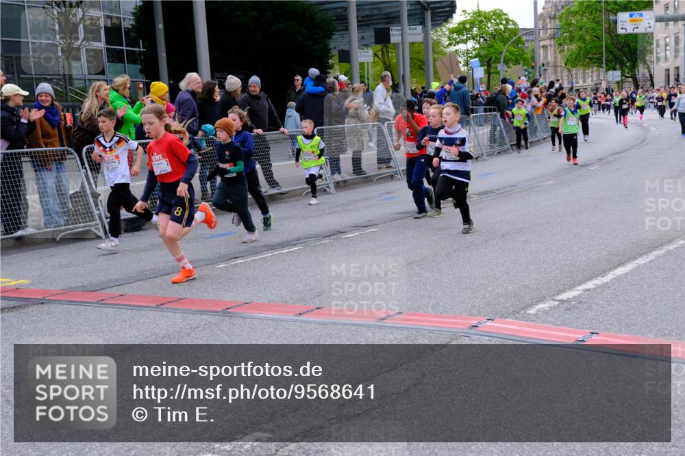 25.04.2026 - Das Zehntel Tim E. http://msf.ph/oto/9568641 25.04.2026 08:54:32 Ziel 1201, 1346, 1374, 1644, 1655, 1922, 2049, 2072, 2249, 2264, 2269, 2286, 2298, 2510, 2591, 2639, 2641, 2654, 2738, 2764, 2883, 2940, 3074, 3102, 3146, 3173, 3294, 3759, 3853, 3916, 3986 meine-sportfotos.de