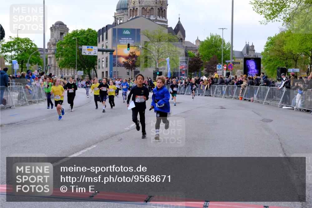 25.04.2026 - Das Zehntel Tim E. http://msf.ph/oto/9568671 25.04.2026 08:54:41 Ziel 1201, 1216, 1346, 1433, 1459, 1742, 1743, 1873, 1922, 1937, 2219, 2224, 2225, 2234, 2639, 2649, 2723, 2730, 2733, 2763, 2813, 2822, 3089, 3096, 3146, 3173, 3201, 3258, 3294, 3305, 3306 meine-sportfotos.de