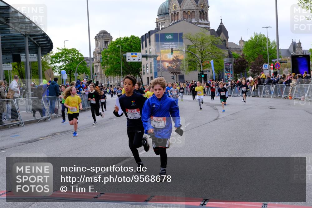 25.04.2026 - Das Zehntel Tim E. http://msf.ph/oto/9568678 25.04.2026 08:54:42 Ziel 1003, 1216, 1256, 1433, 1459, 1742, 1743, 1873, 1922, 1937, 2219, 2224, 2225, 2234, 2649, 2723, 2730, 2733, 2763, 2813, 2822, 3089, 3096, 3173, 3201, 3258, 3294, 3305, 3306 meine-sportfotos.de