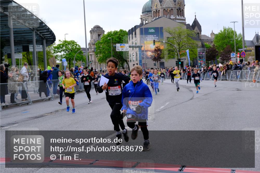 25.04.2026 - Das Zehntel Tim E. http://msf.ph/oto/9568679 25.04.2026 08:54:42 Ziel 1003, 1216, 1256, 1433, 1459, 1742, 1743, 1873, 1922, 1937, 2219, 2224, 2225, 2234, 2649, 2723, 2730, 2733, 2763, 2813, 2822, 3089, 3096, 3173, 3201, 3258, 3294, 3305, 3306 meine-sportfotos.de