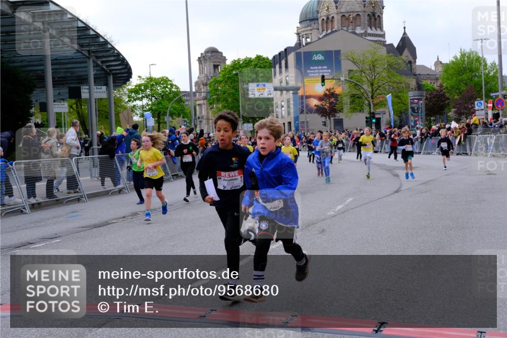 25.04.2026 - Das Zehntel Tim E. http://msf.ph/oto/9568680 25.04.2026 08:54:42 Ziel 1003, 1216, 1256, 1433, 1459, 1742, 1743, 1873, 1922, 1937, 2219, 2224, 2225, 2234, 2649, 2723, 2730, 2733, 2763, 2813, 2822, 3089, 3096, 3173, 3201, 3258, 3294, 3305, 3306 meine-sportfotos.de
