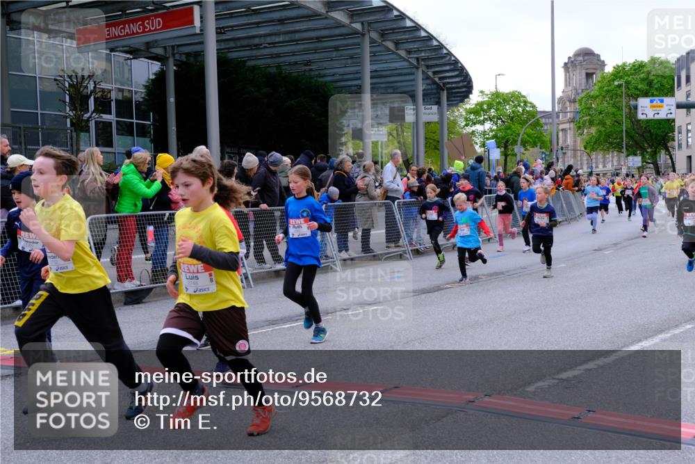 25.04.2026 - Das Zehntel Tim E. http://msf.ph/oto/9568732 25.04.2026 08:54:58 Ziel 1032, 1266, 1300, 1340, 1812, 2039, 2047, 2056, 2181, 2251, 2459, 2608, 2633, 2748, 2752, 2848, 2962, 3049, 3053, 3076, 3100, 3106, 3141, 3340, 3379, 3506, 3731, 3756, 3760, 3783, 3826, 3828, 3958, 4009, 4030 meine-sportfotos.de