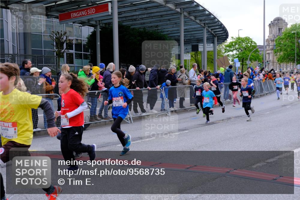 25.04.2026 - Das Zehntel Tim E. http://msf.ph/oto/9568735 25.04.2026 08:54:58 Ziel 1032, 1266, 1300, 1340, 1812, 2039, 2047, 2056, 2181, 2251, 2459, 2608, 2633, 2748, 2752, 2848, 2962, 3049, 3053, 3076, 3100, 3106, 3141, 3340, 3379, 3506, 3731, 3756, 3760, 3783, 3826, 3828, 3958, 4009, 4030 meine-sportfotos.de