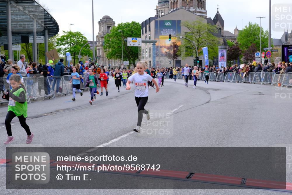25.04.2026 - Das Zehntel Tim E. http://msf.ph/oto/9568742 25.04.2026 08:55:00 Ziel 1266, 1300, 1340, 1812, 2039, 2047, 2056, 2181, 2459, 2608, 2619, 2633, 2748, 2752, 2848, 2962, 3049, 3053, 3120, 3126, 3340, 3358, 3379, 3506, 3731, 3756, 3760, 3783, 3826, 3828 meine-sportfotos.de