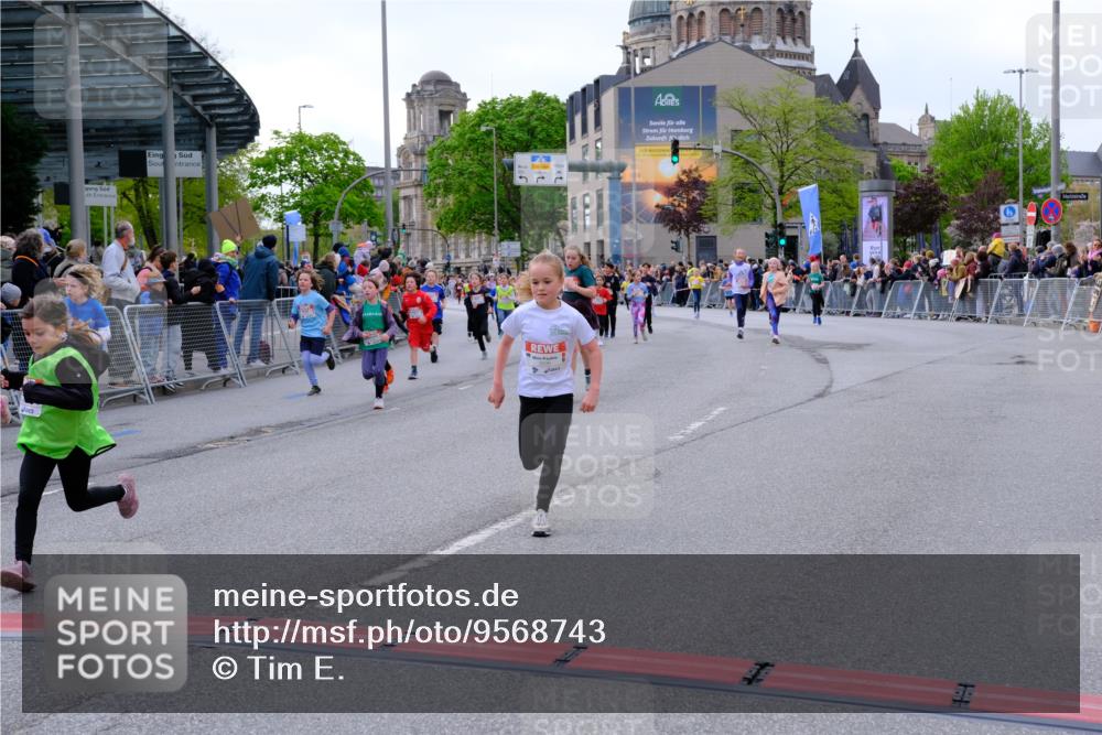 25.04.2026 - Das Zehntel Tim E. http://msf.ph/oto/9568743 25.04.2026 08:55:00 Ziel 1266, 1300, 1340, 1812, 2039, 2047, 2056, 2181, 2459, 2608, 2619, 2633, 2748, 2752, 2848, 2962, 3049, 3053, 3120, 3126, 3340, 3358, 3379, 3506, 3731, 3756, 3760, 3783, 3826, 3828 meine-sportfotos.de