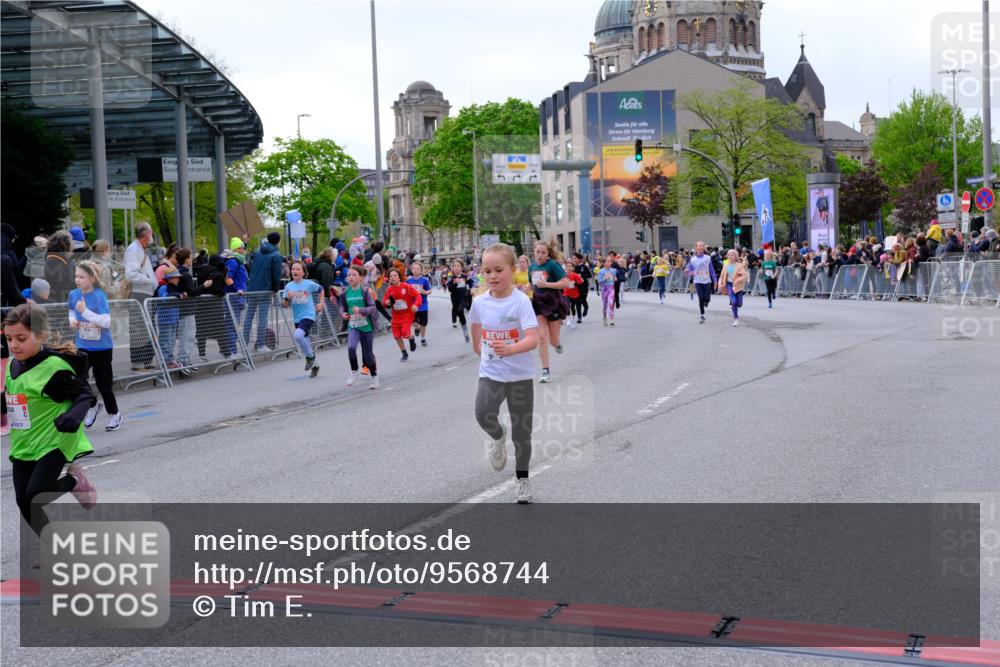 25.04.2026 - Das Zehntel Tim E. http://msf.ph/oto/9568744 25.04.2026 08:55:00 Ziel 1266, 1300, 1340, 1812, 2039, 2047, 2056, 2181, 2459, 2608, 2619, 2633, 2748, 2752, 2848, 2962, 3049, 3053, 3120, 3126, 3340, 3358, 3379, 3506, 3731, 3756, 3760, 3783, 3826, 3828 meine-sportfotos.de