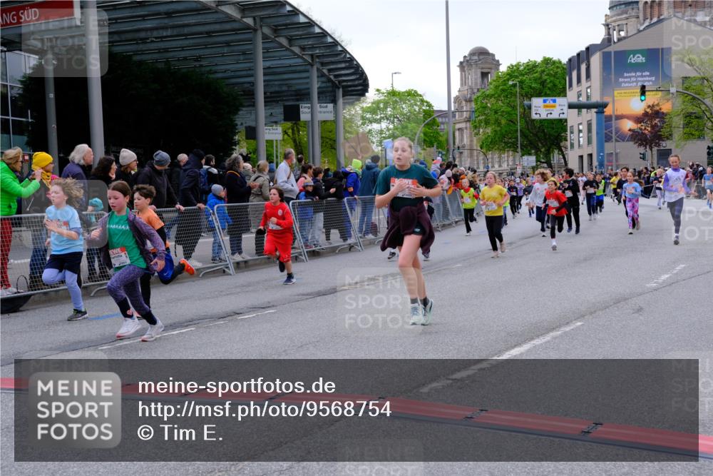 25.04.2026 - Das Zehntel Tim E. http://msf.ph/oto/9568754 25.04.2026 08:55:02 Ziel 1266, 1300, 1340, 1812, 2009, 2010, 2039, 2047, 2056, 2181, 2459, 2619, 2633, 2748, 2752, 2793, 2828, 2848, 2962, 3049, 3053, 3091, 3120, 3126, 3236, 3340, 3358, 3379, 3506, 3636, 3731, 3756, 3760, 3783, 3826, 3828, 4014 meine-sportfotos.de