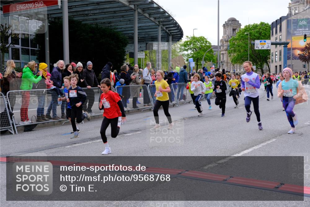 25.04.2026 - Das Zehntel Tim E. http://msf.ph/oto/9568768 25.04.2026 08:55:05 Ziel 1090, 1160, 1266, 1297, 1300, 1306, 1340, 1380, 1642, 2009, 2010, 2039, 2047, 2056, 2459, 2619, 2633, 2793, 2828, 2962, 3049, 3053, 3091, 3120, 3126, 3236, 3247, 3358, 3379, 3506, 3636, 3668, 3678, 3731, 3756, 3760, 3783, 3814, 3826, 3828, 3936, 4014 meine-sportfotos.de